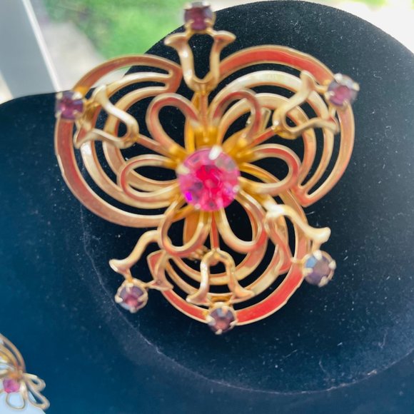 Vintage pink and purple flower swirl gold three layer brooch and earrings - Picture 8 of 10